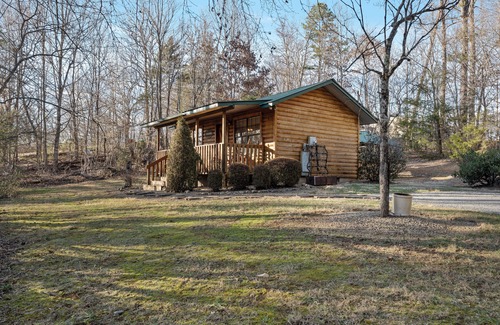 Sevierville Cabin | Beautiful, Affordable, Cabin Near Pigeon Forge For Couples!