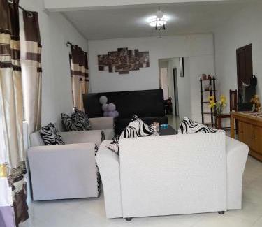 New Grove House | Beautiful Affordable House - 5 minutes from the airport and 12 minutes to Blue bay beach