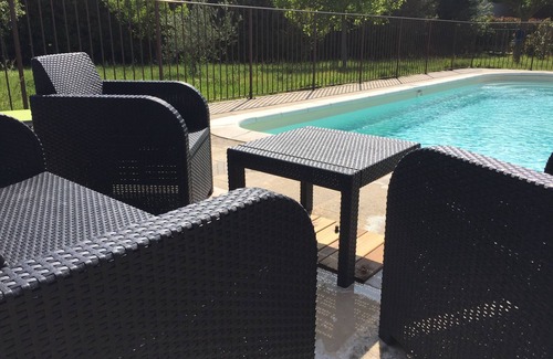 Taillades Apartment | Beautiful air-conditioned apartment with swimming pool at the foot of the Luberon
