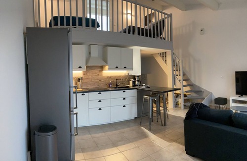 Pertuis Apartment | Beautiful air-conditioned T3 DUPLEX with panoramic view of the Luberon