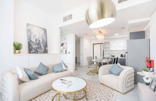 Discovery Gardens Apartment | Beautiful Al Furjan 2 bed apartment for 4 people!