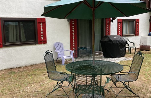 Bartlett Condo | Beautiful and bright updated chalet condominium across from Story Land!