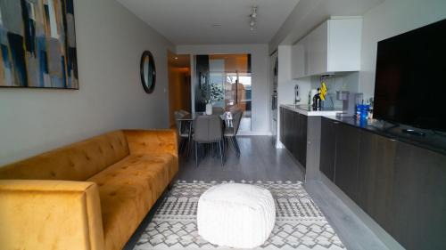 CityPlace Apartment | Beautiful and Central 3 Bedroom Condo with Parking