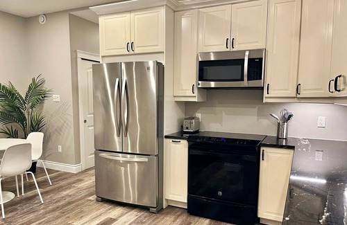 North End Apartment | Beautiful and Central - 2 bedroom, 2 Bath Apartment located in lovely Halifax!