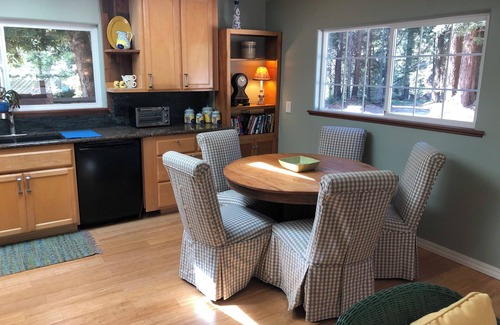 Fort Bragg Cottage | Beautiful and Charming Cottage with Hot Tub