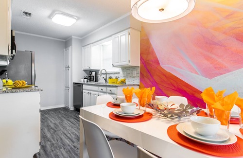 South Arlington House | Beautiful and Clean Arlington Duplex with Private Backyard
