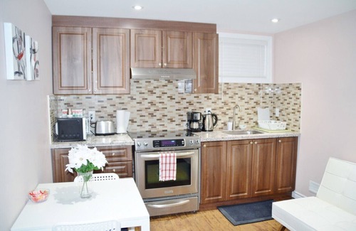 Caledon House | Beautiful and Comfortable One bedroom Basement Apartment