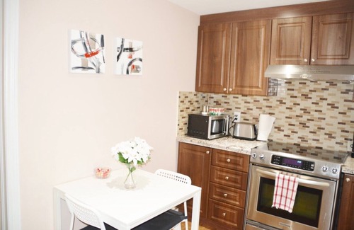 Caledon House | Beautiful and Comfortable One bedroom Basement Apartment