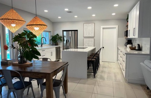 Flagami House | Beautiful And Comfortable Home and studios