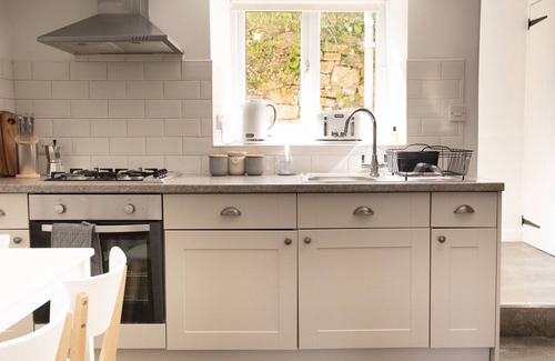 Batheaston Cottage | Beautiful and cosy 2-bedroom (sleeps 5) cottage close to heritage city Bath Spa