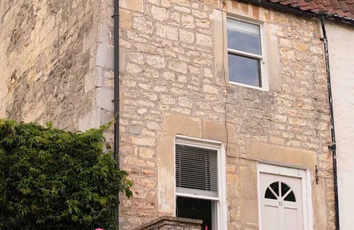 Batheaston Cottage | Beautiful and cosy 2-bedroom (sleeps 5) cottage close to heritage city Bath Spa