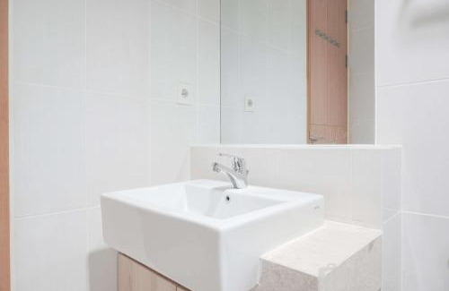 Mampang Prapatan Apartment | Beautiful and Cozy 2BR Samara Suites Apartment By Travelio
