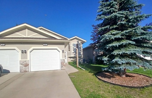Airdrie House | Beautiful and cozy bi-level home in a serene and peaceful neighborhood.