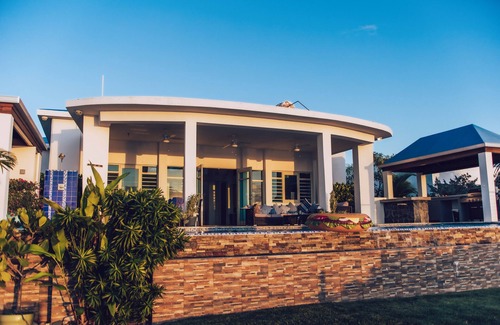 Borinquen House | BEAUTIFUL AND ELEGANT 5 BDRM OCEAN FRONT HOUSE WITH DIRECT ACCESS TO THE OCEAN