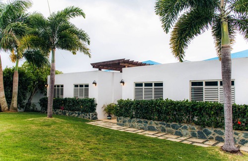 Borinquen House | BEAUTIFUL AND ELEGANT 5 BDRM OCEAN FRONT HOUSE WITH DIRECT ACCESS TO THE OCEAN