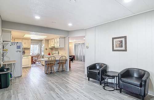 Tampa House | Beautiful and expansive waterfront home