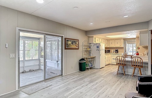 Tampa House | Beautiful and expansive waterfront home