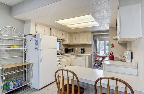Tampa House | Beautiful and expansive waterfront home