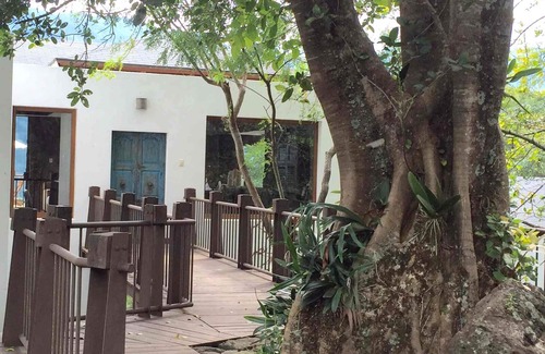 San Lucas Toliman House | Beautiful and Modern 4 Bedroom Lake Atitlán Paradise with Pool & Jacuzzi