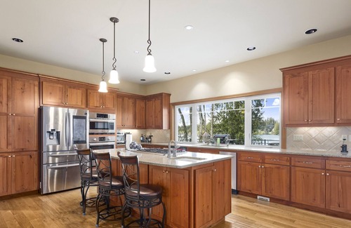 Fort Lewis House | Beautiful and Luxury Family Friendly Lakefronts Home