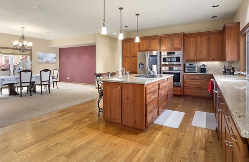 Fort Lewis House | Beautiful and Luxury Family Friendly Lakefronts Home