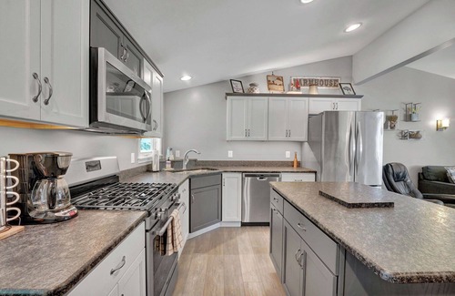 Chaffee Apartment | Beautiful and modern 3 bedroom, 1 bath Duplex. Sleeps 6