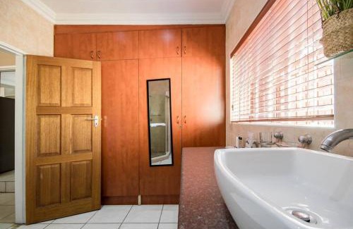 Waterkloof Glen Apartment | Beautiful and Modern apartment close to Menlyn