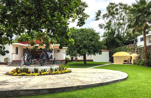 Tres de Mayo House | Beautiful and private Bungalow surrounded by trees