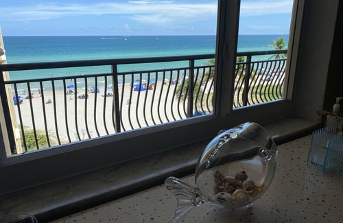 Hollywood Condo | Beautiful And Private Oceanfront Condo Directly on Hollywood Beach Boardwalk
