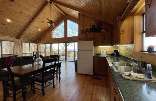 Smithville Cabin | Beautiful and roomy two bed, two bath cabin nestled in the Kiamichi Mountains
