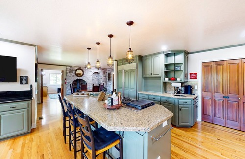 Grass Valley House | Beautiful and secluded home with a pool, 2 large decks & full basketball court