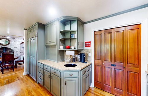 Grass Valley House | Beautiful and secluded home with a pool, 2 large decks & full basketball court