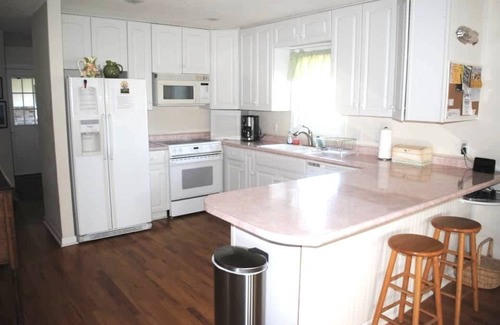 Bluff City House | Beautiful and Secluded 3 BR/3 BA Home on South Holston River