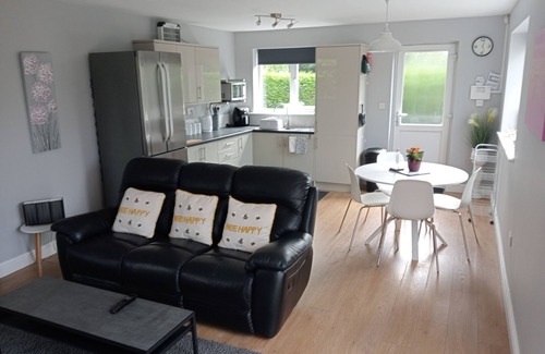 Acomb Apartment | Beautiful and secluded ,detached garden apartment
