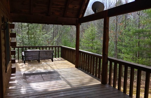 Jamestown Cabin | Beautiful and Serene getaway - trail ride or hike directly into Big South Fork!