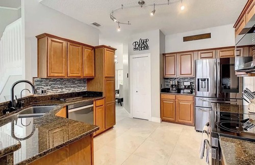 Poinciana House | Beautiful and Spaces 5 Bedroom Home Close to Disney
