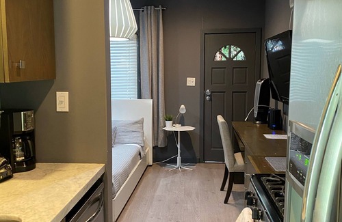 Hollywood Apartment | Beautiful and Spacious Hollywood Studio