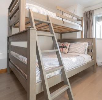 Blueberry Hill House | Beautiful and Spacious 2Br Condo by Harmony Whistler