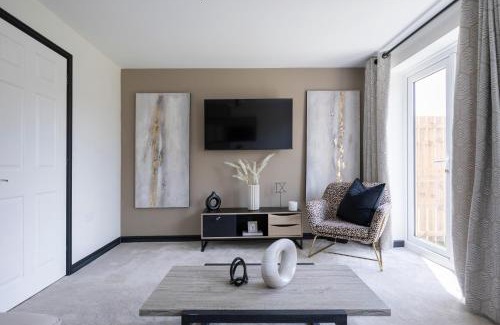 Pinxton Apartment | Beautiful and Spacious 3-bed Home in Nottingham by Renzo, Driveway, Close to M1!