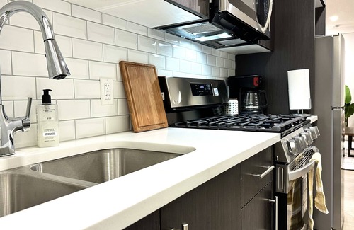 Evanston House | Beautiful and Spacious Guest Suite