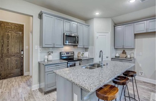 Forney House | Beautiful and Spacious Home in Charming Forney with Fiber WIFI