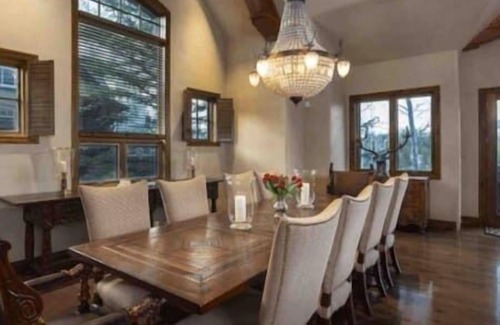 Aspen House | BEAUTIFUL AND SPACIOUS HOME-MOROON CREEK GOLF CLUB