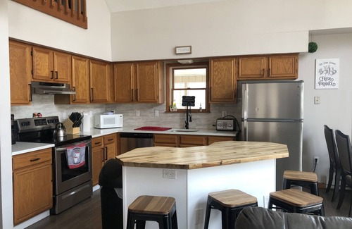 Bushkill Ski Chalet | Beautiful and Spacious Pocono Chalet near all 4 season activities!
