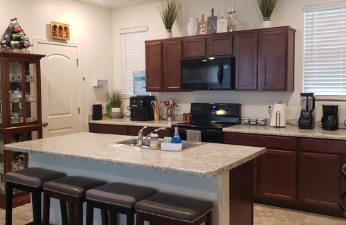 Canyon Trails House | Beautiful and Spacious 5-bedroom home in Goodyear, Az! right by the I-10 and 303