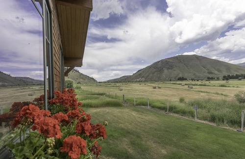 Indian Trails House | Beautiful and Spacious Private Home w Jackson Hole Property Management