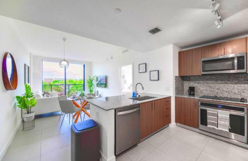 Doral Apartment | Beautiful and Stylish Condo Close The Doral Park