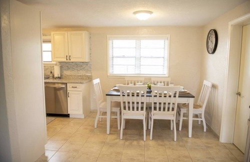 Sanford House | Beautiful and Sweet House Ready for Your Vacation