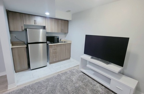 Brampton Apartment | Beautiful and unique apartment. Quick Access to Greater Toronto Area GTA.