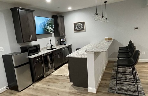 Cape Saint Claire Apartment | Beautiful Annapolis 3 Bedroom Basement Apartment, Super Clean, Super Spacious !