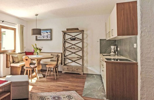 Innsbruck Apartment | Beautiful apartment for 2 guests with TV, balcony, pets allowed and parking